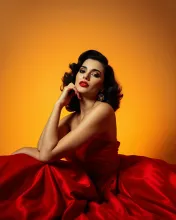 Vintage Luxury: Confident Glamour