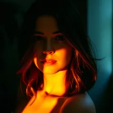 Dramatic Portrait with Intense Contrasts

This AI-generated title reflects the dramatic lighting, sharp contrasts between light and shadow, the sense of depth created, and the warm tones that characterize this photographic portrait.